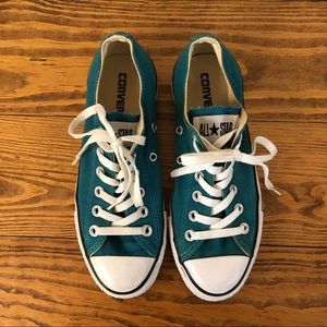 Blue converse size 6.5